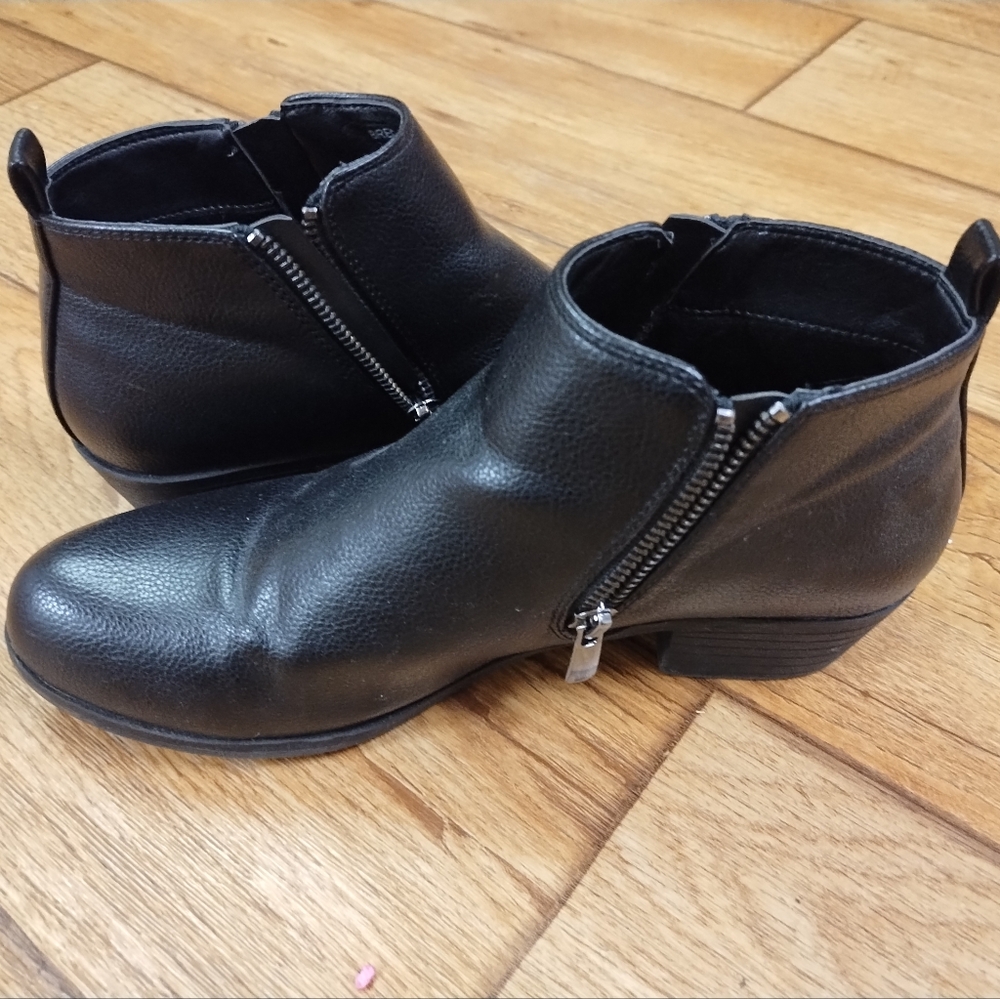 Black ankle books